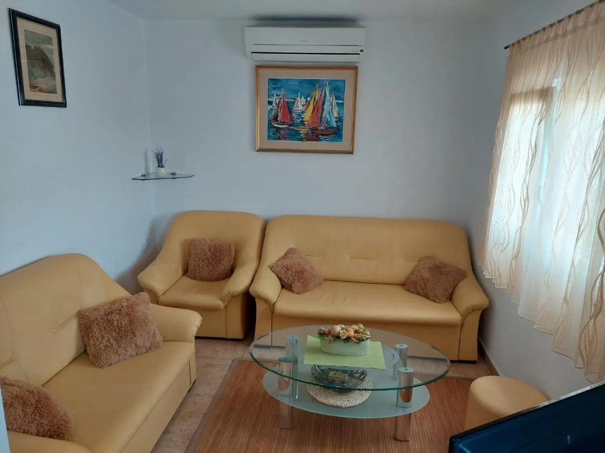 Peaceful & Cozy Rest House, 80M From Beach Trogir Holiday home