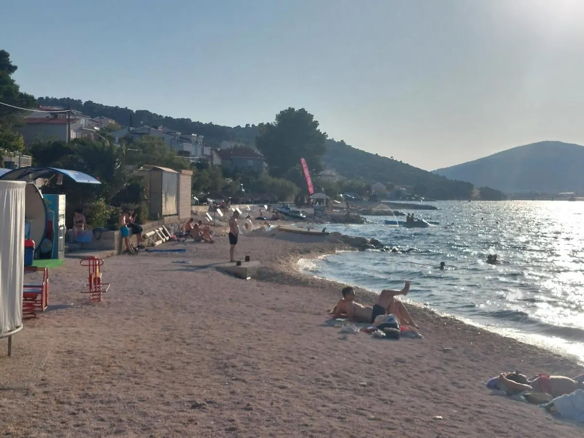 Peaceful & Cozy Rest House, 80M From Beach Trogir Holiday home