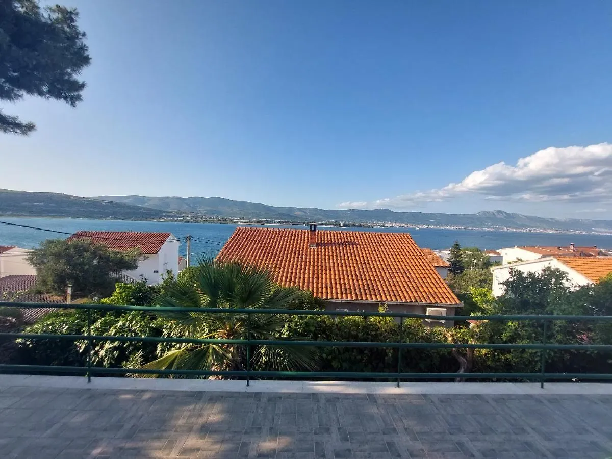 Peaceful & Cozy Rest House, 80M From Beach Trogir Holiday home