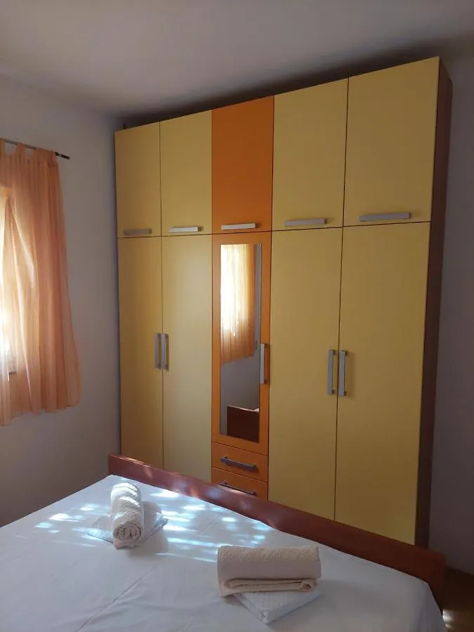 Peaceful & Cozy Rest House, 80M From Beach Trogir Holiday home