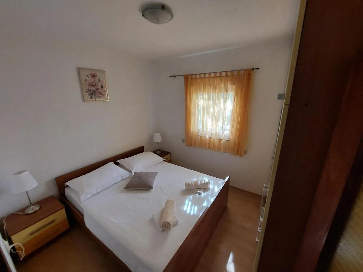 Peaceful & Cozy Rest House, 80M From Beach Trogir